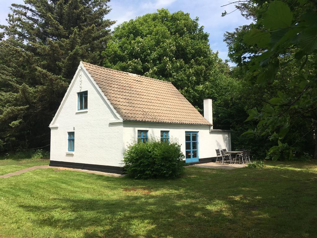 Вилла Skovhuset Uggerby Экстерьер фото