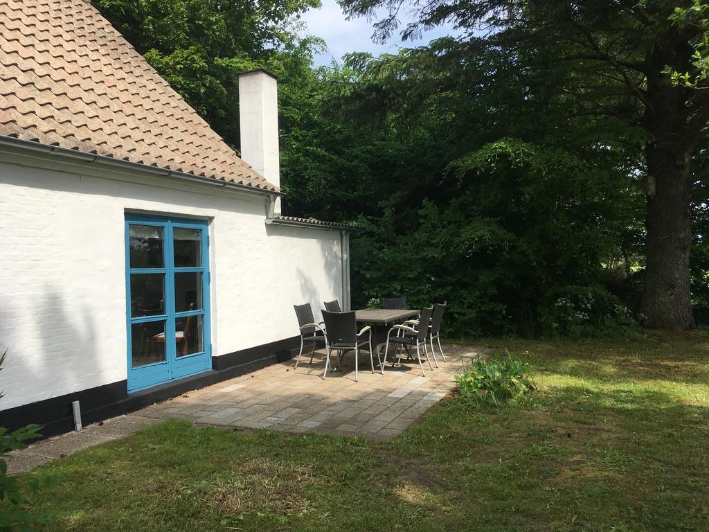 Вилла Skovhuset Uggerby Экстерьер фото
